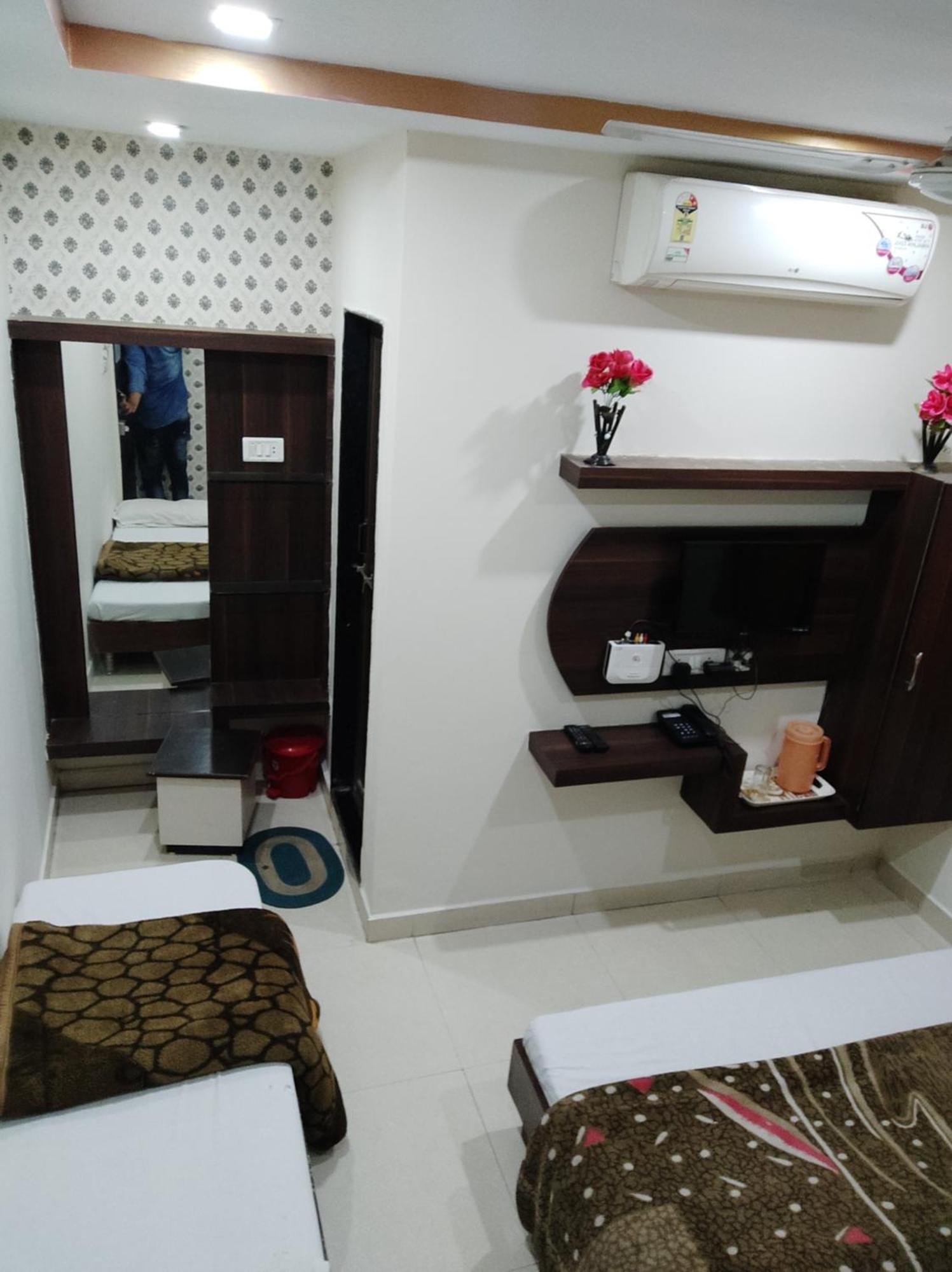 Hotel Vrandavan Palace Near Mahakal Temple Ujjain Ngoại thất bức ảnh