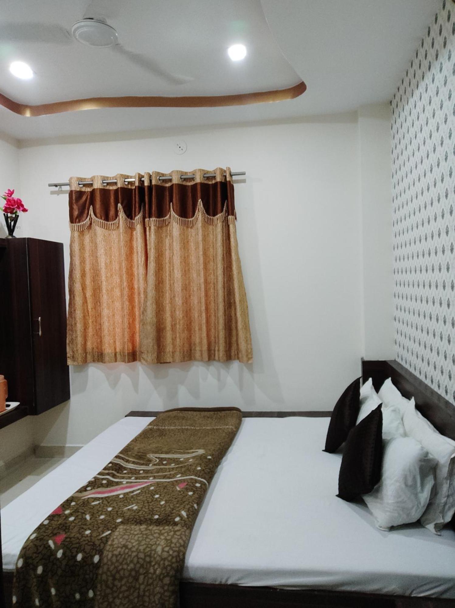 Hotel Vrandavan Palace Near Mahakal Temple Ujjain Ngoại thất bức ảnh