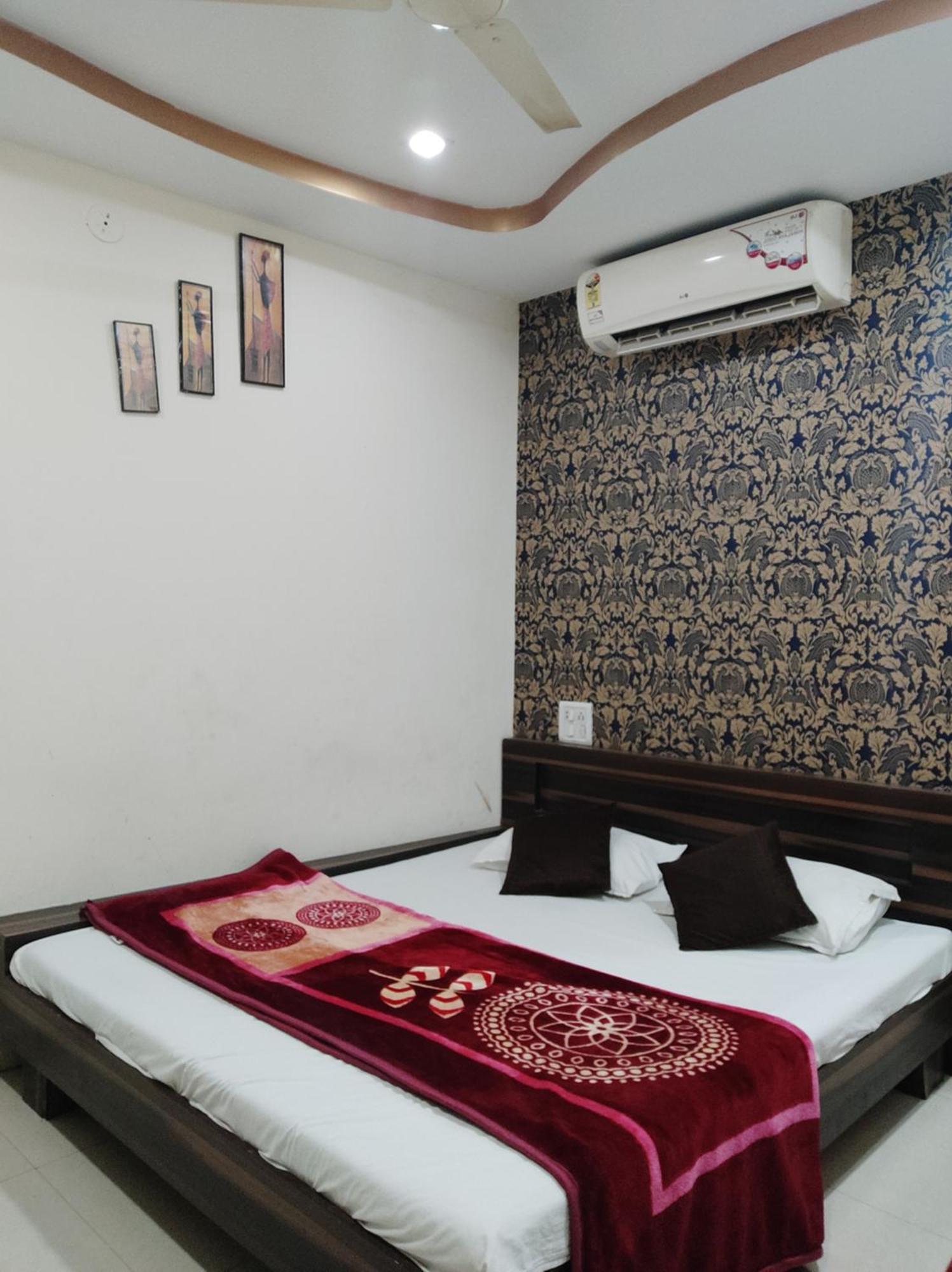 Hotel Vrandavan Palace Near Mahakal Temple Ujjain Ngoại thất bức ảnh
