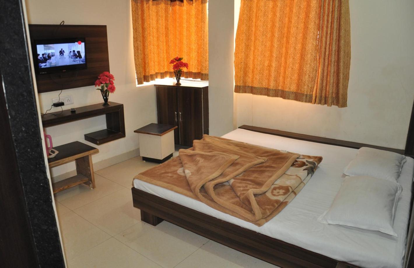Hotel Vrandavan Palace Near Mahakal Temple Ujjain Ngoại thất bức ảnh