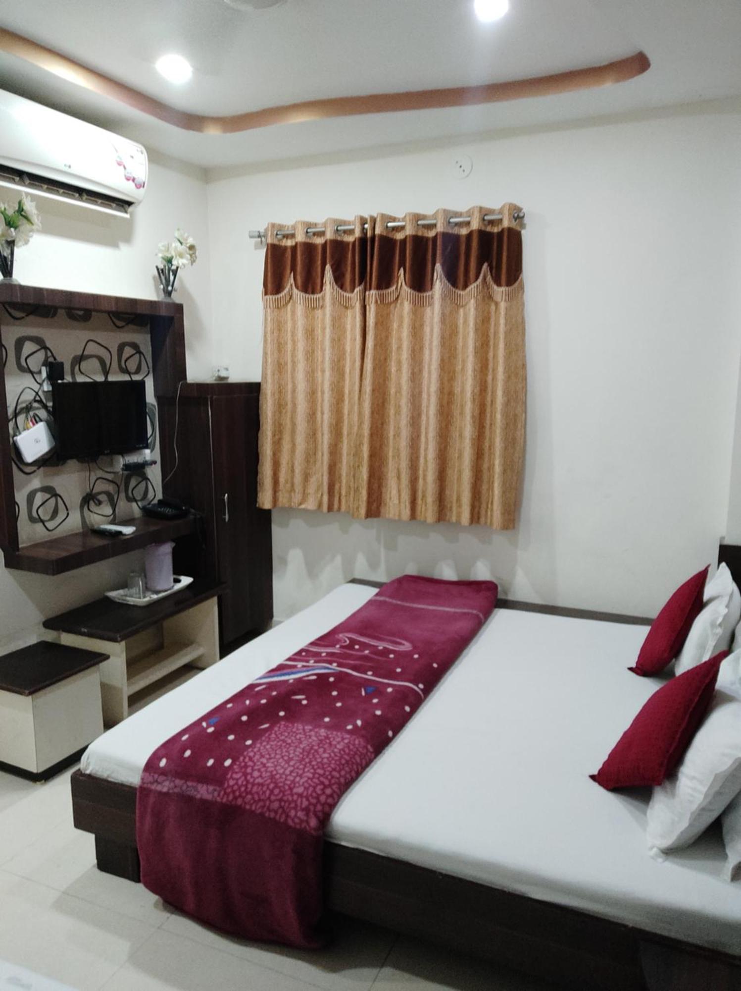 Hotel Vrandavan Palace Near Mahakal Temple Ujjain Ngoại thất bức ảnh