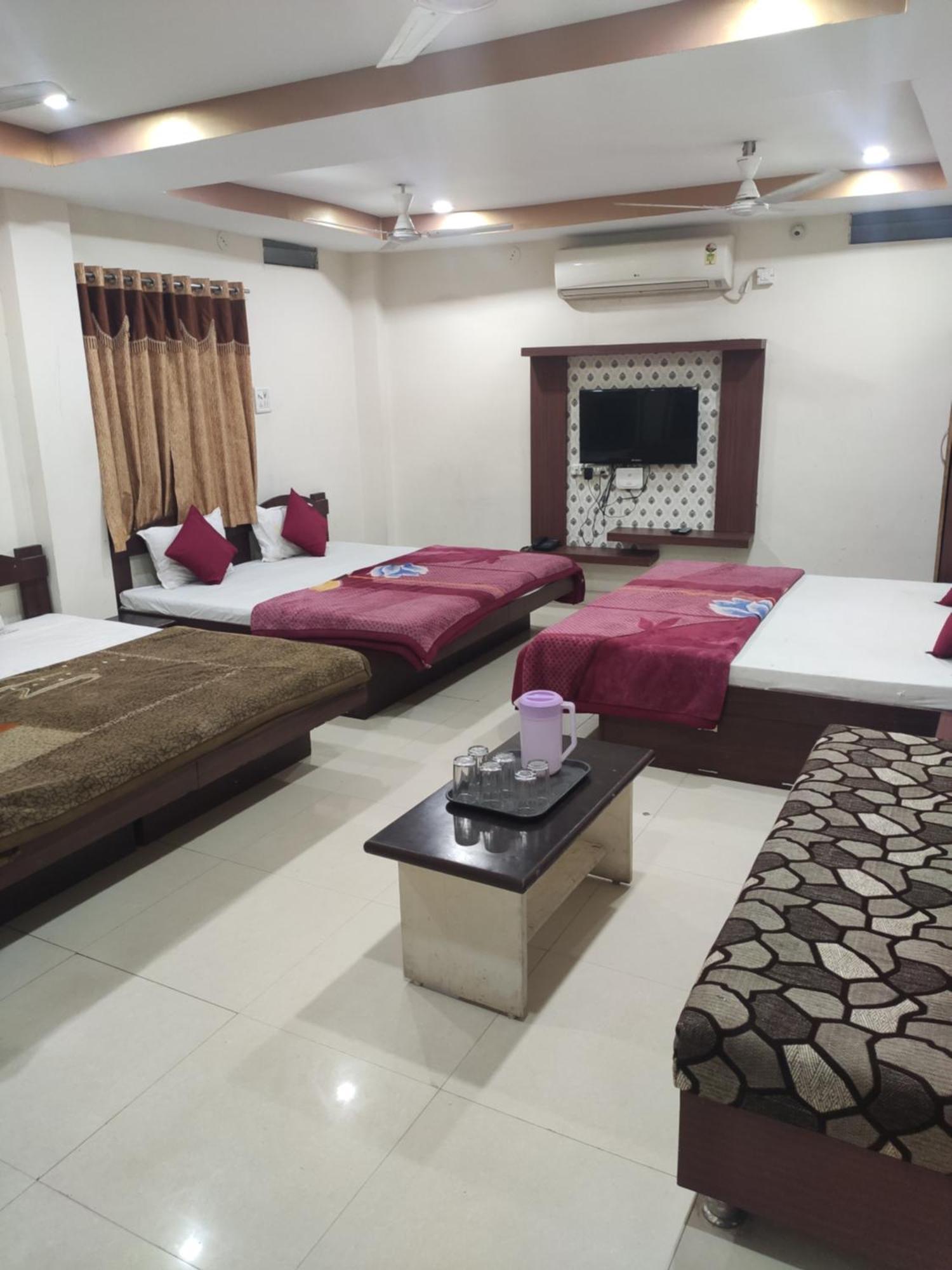 Hotel Vrandavan Palace Near Mahakal Temple Ujjain Ngoại thất bức ảnh