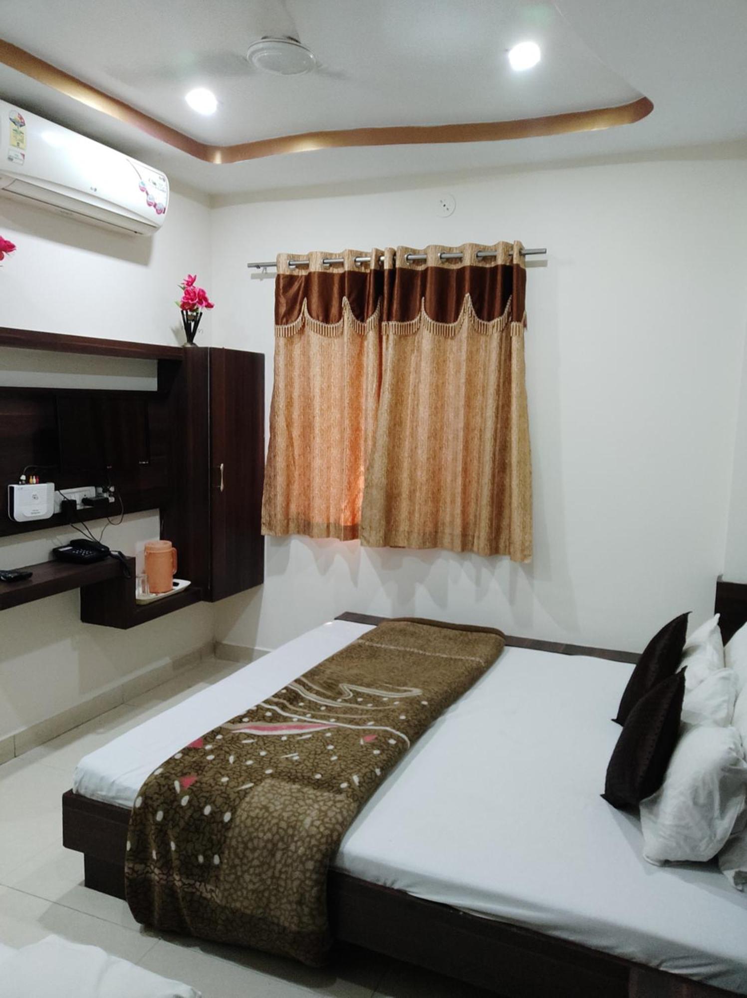 Hotel Vrandavan Palace Near Mahakal Temple Ujjain Ngoại thất bức ảnh